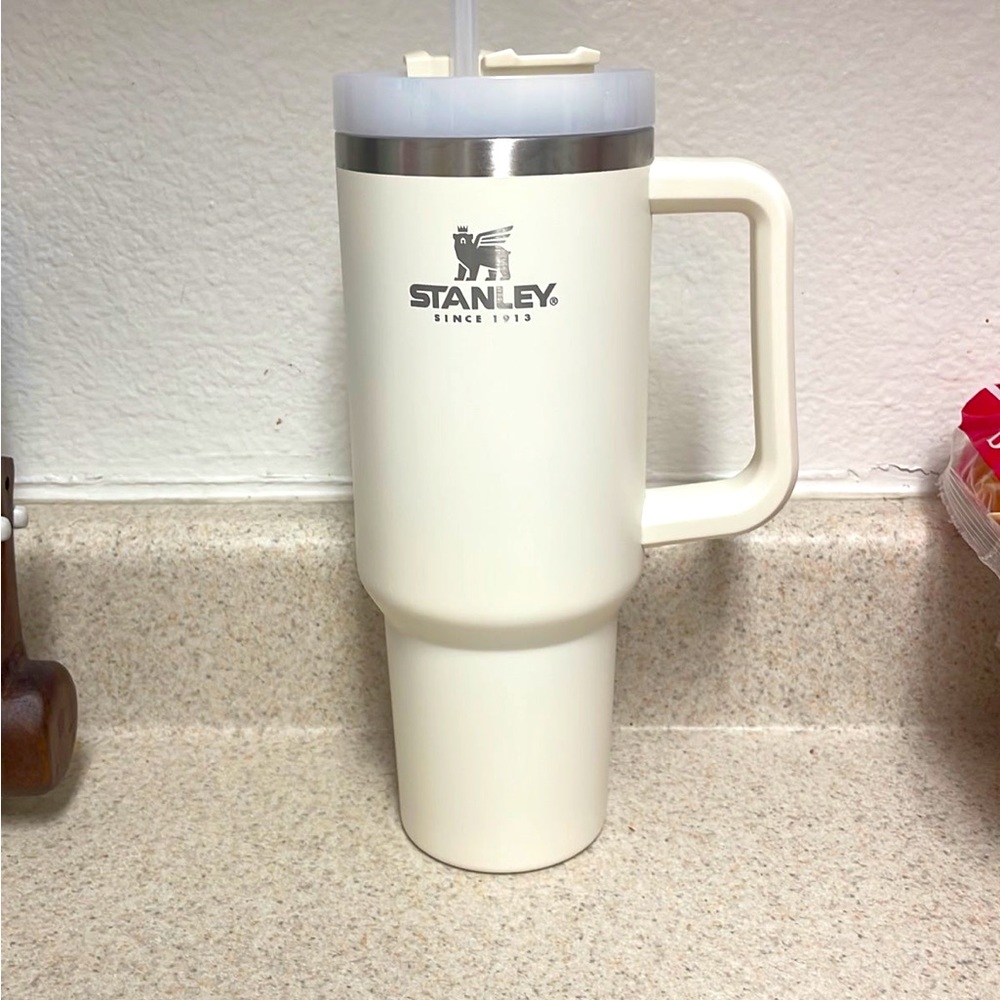 Cream 40oz Stanley adventure quencher